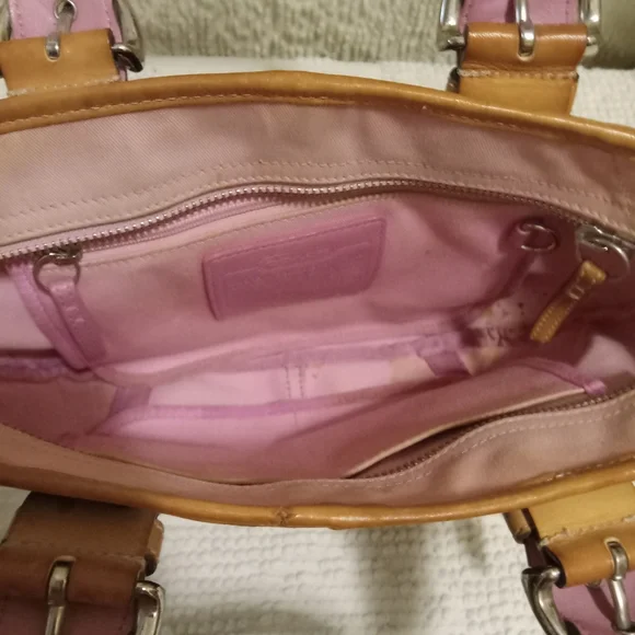 Authentic Coach bag. - Picture 3 of 4